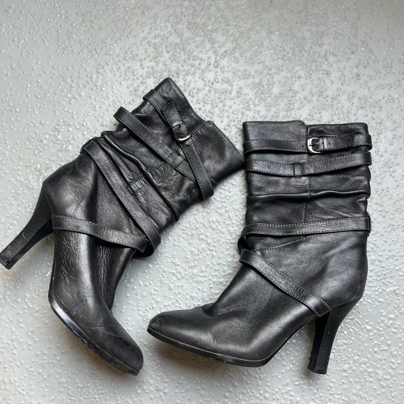 Softt Black Leather Ankle Boots Buckle Detail Heeled Booties Size 7.5 - Picture 2 of 8